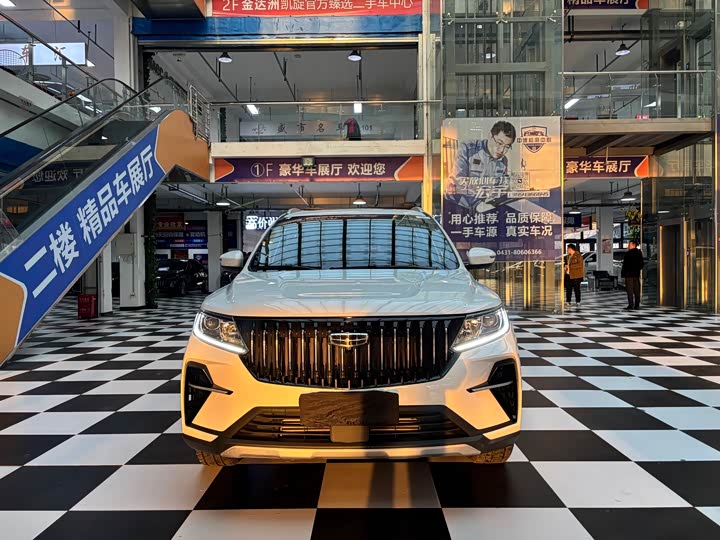 Фото 2 - Geely Vision X6