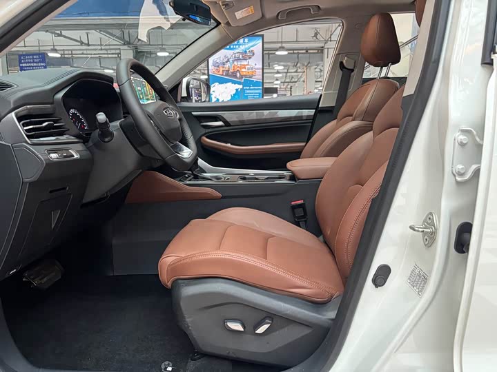 Фото 5 - Geely Vision X6