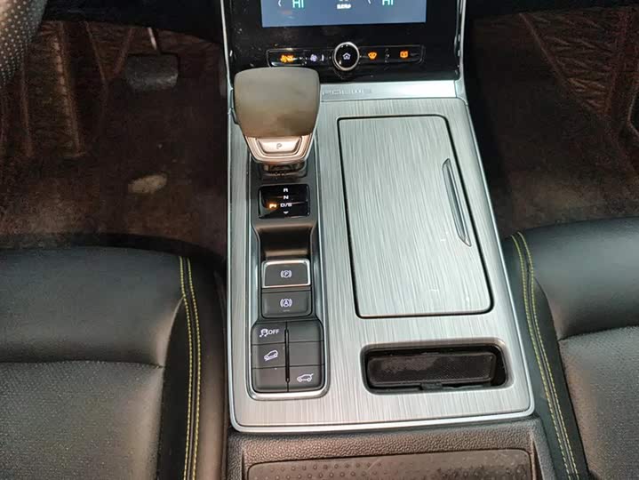 Фото 16 - Roewe RX5