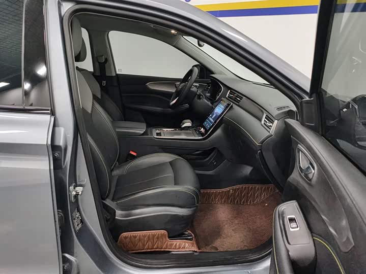 Фото 8 - Roewe RX5