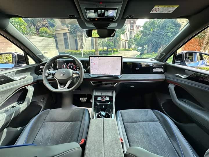 Фото 13 - Volkswagen Tiguan L Pro