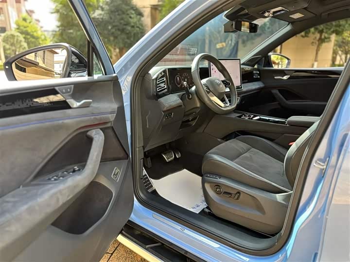 Фото 15 - Volkswagen Tiguan L Pro