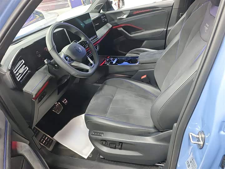 Фото 8 - Volkswagen Tiguan L Pro