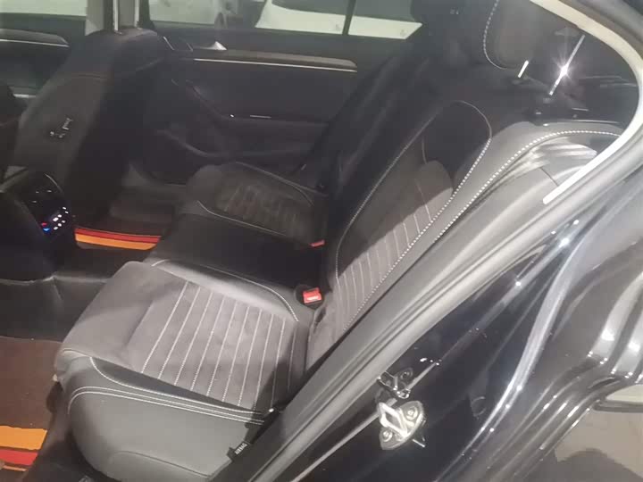 Фото 14 - Volkswagen Magotan