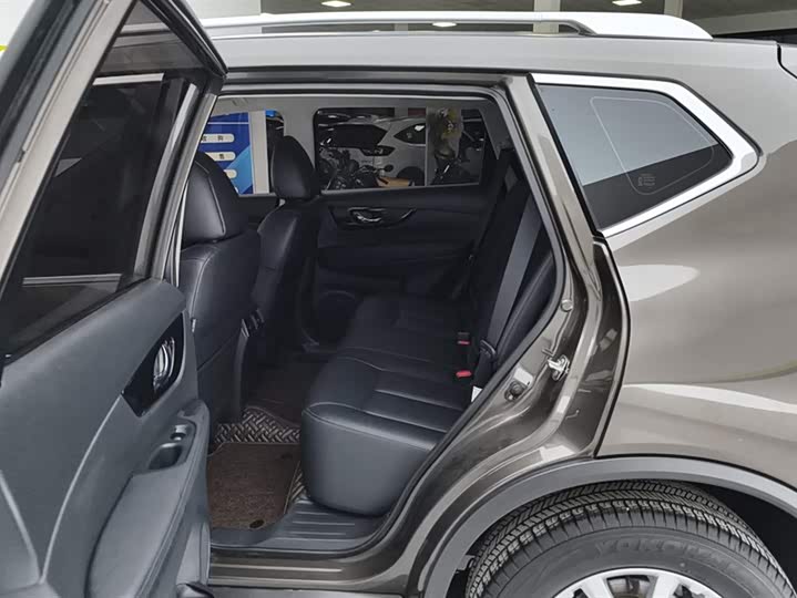 Фото 11 - Nissan X-Trail