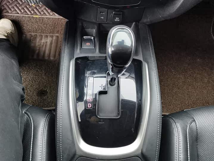 Фото 16 - Nissan X-Trail