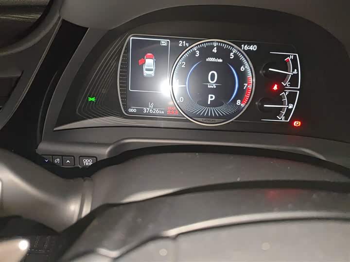 Фото 5 - Lexus ES