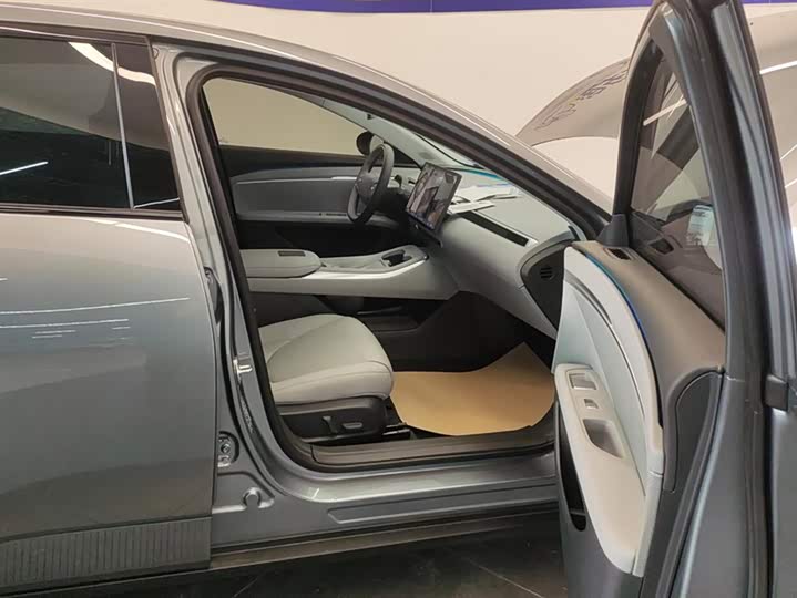 Фото 8 - XPeng Mona M03