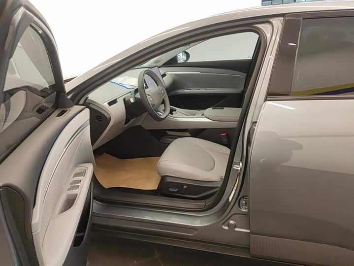 Фото 9 - XPeng Mona M03