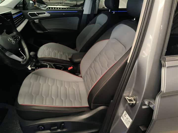 Фото 15 - Volkswagen Tiguan L Hybrid