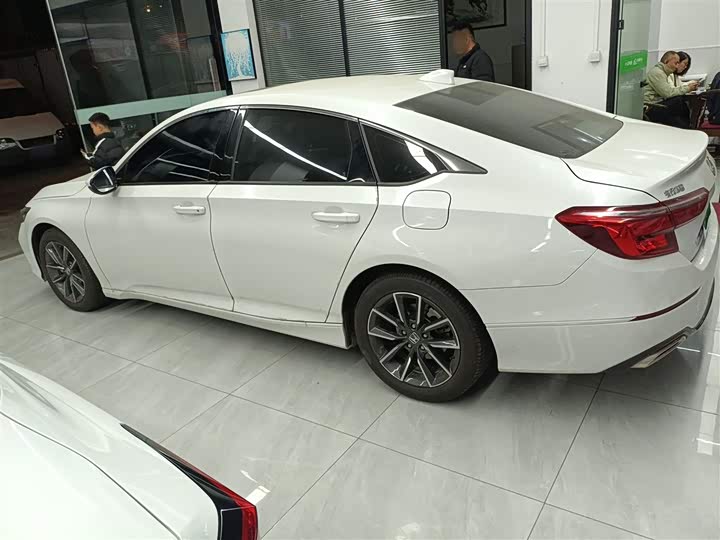 Фото 5 - Honda Inspire