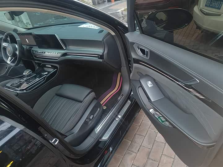 Фото 13 - Hongqi H9