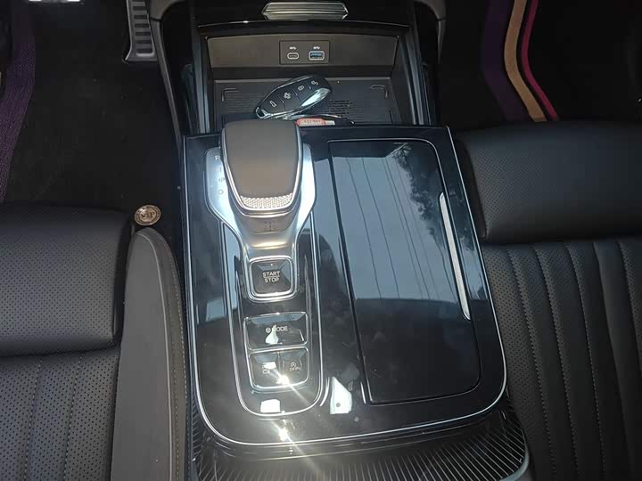 Фото 7 - Hongqi H9