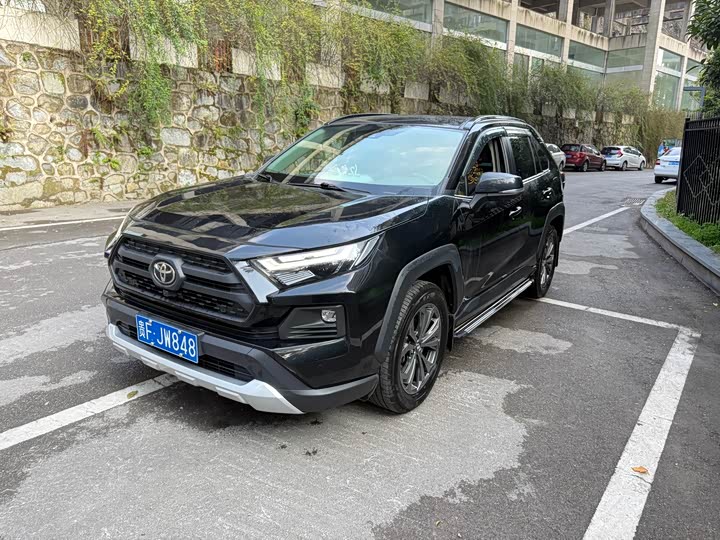 Фото 1 - Toyota RAV4