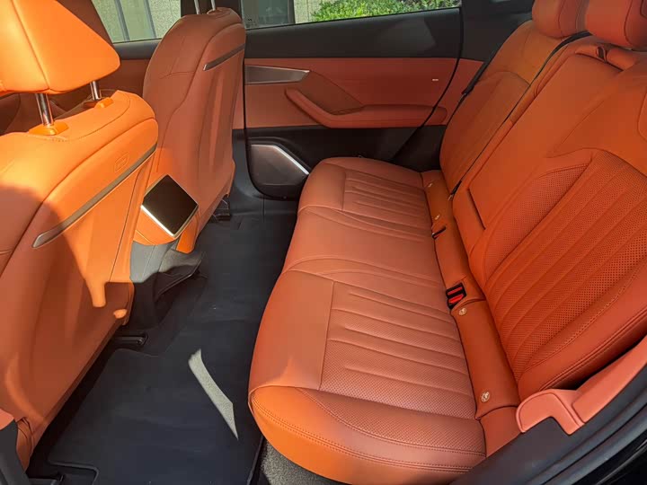 Фото 25 - Nio Onvo L60