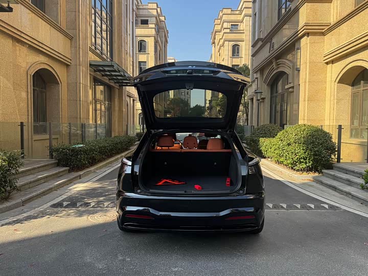 Фото 32 - Nio Onvo L60