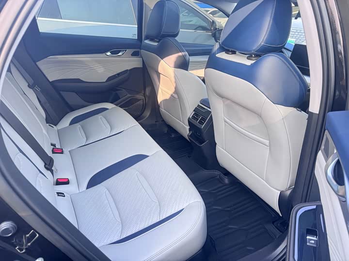 Фото 5 - Geely Preface