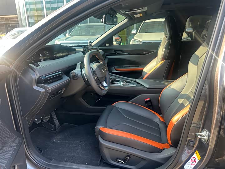 Фото 3 - Changan UNI-V