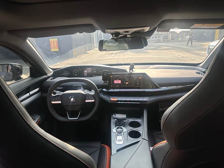 Фото 5 - Changan UNI-V