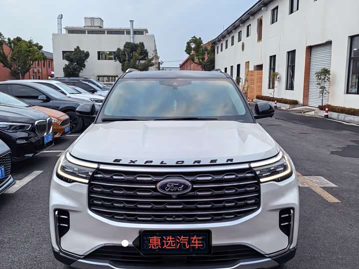 Фото 2 - Ford Explorer