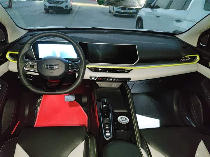 Фото 10 - Geely Coolray