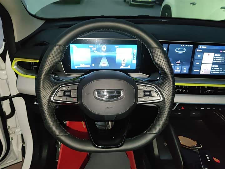 Фото 11 - Geely Coolray