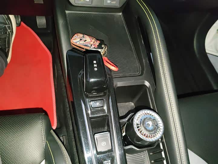 Фото 14 - Geely Coolray