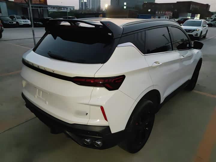 Фото 7 - Geely Coolray