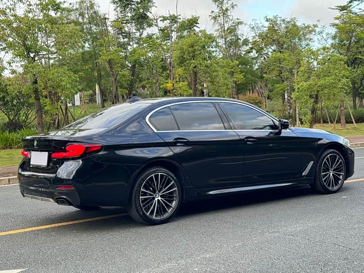 Фото 16 - BMW 5 Series