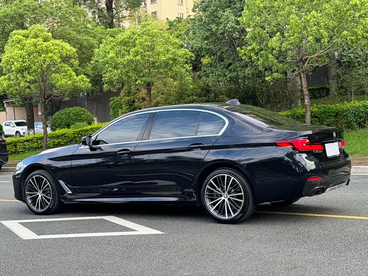 Фото 18 - BMW 5 Series