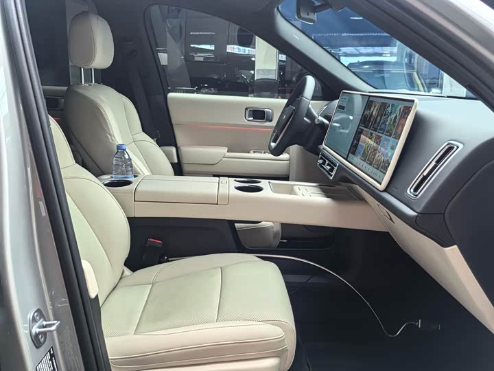 Фото 12 - LiXiang L9