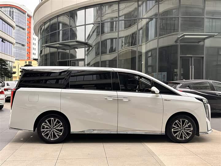 Фото 9 - GAC Trumpchi M8