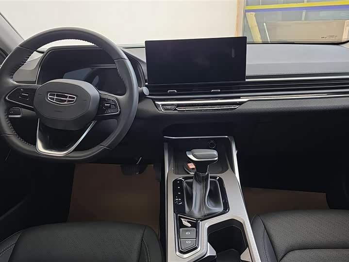 Фото 10 - Geely Emgrand