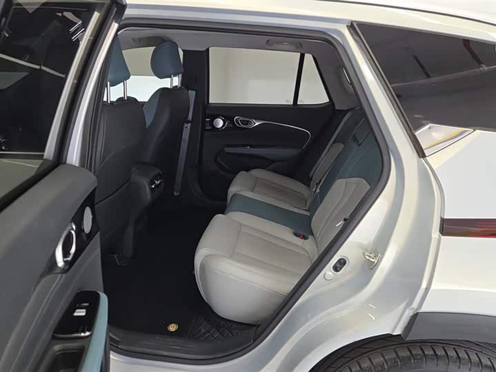 Фото 11 - GAC Aion V