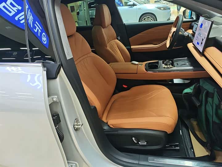 Фото 25 - Geely Galaxy Starshine 8 EM-i