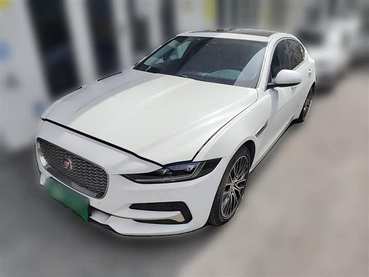 Фото 1 - Jaguar XE L