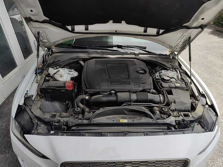 Фото 11 - Jaguar XE L