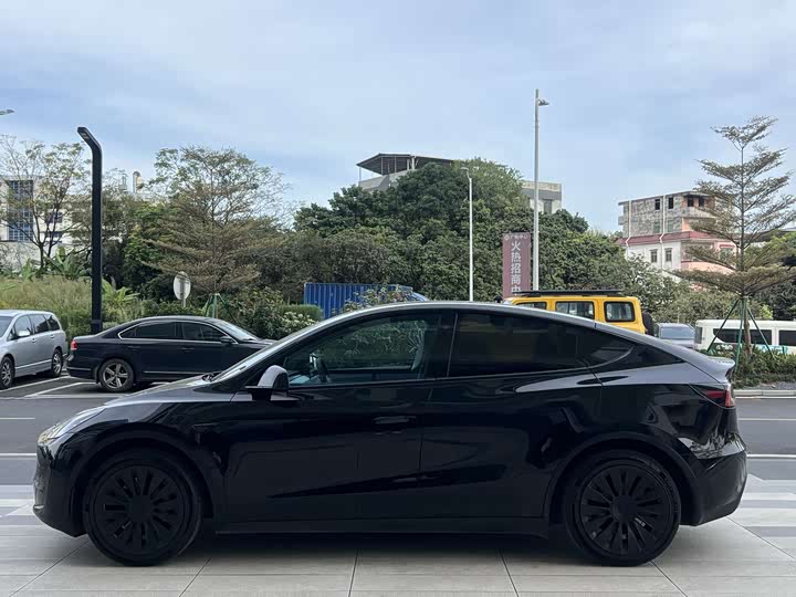 Фото 10 - Tesla Model Y