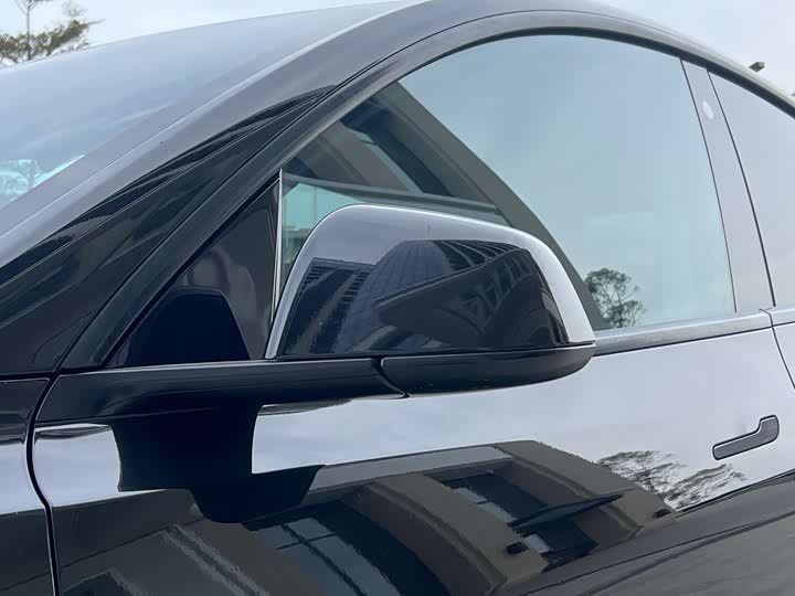 Фото 14 - Tesla Model Y