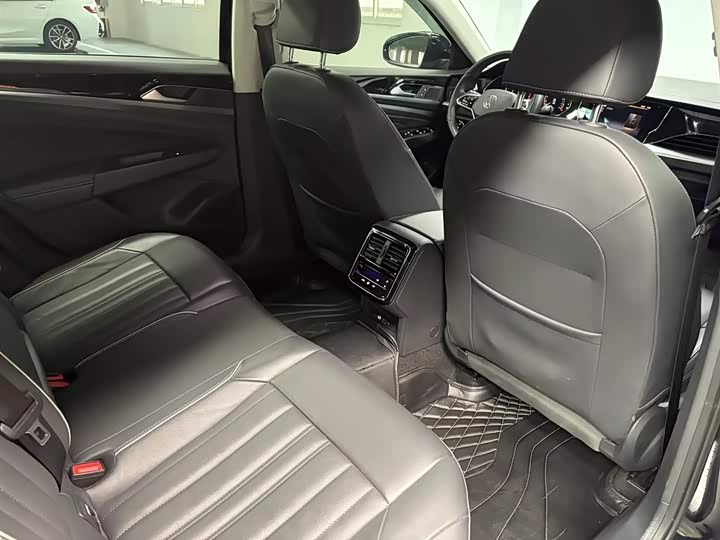 Фото 16 - Volkswagen Passat