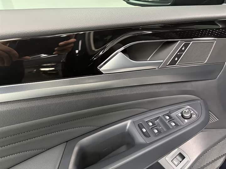 Фото 17 - Volkswagen Passat