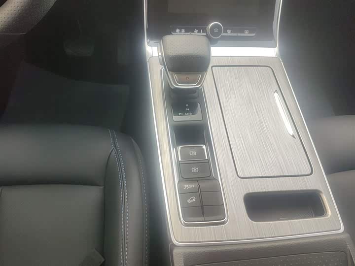 Фото 14 - Roewe RX5