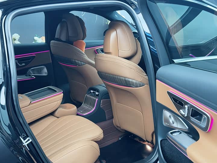 Фото 10 - Mercedes-Benz E-Class