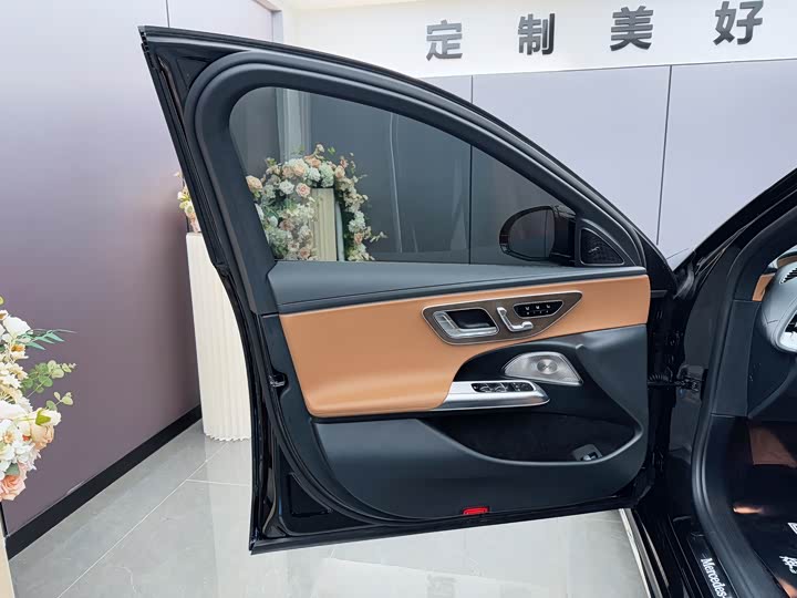 Фото 11 - Mercedes-Benz E-Class