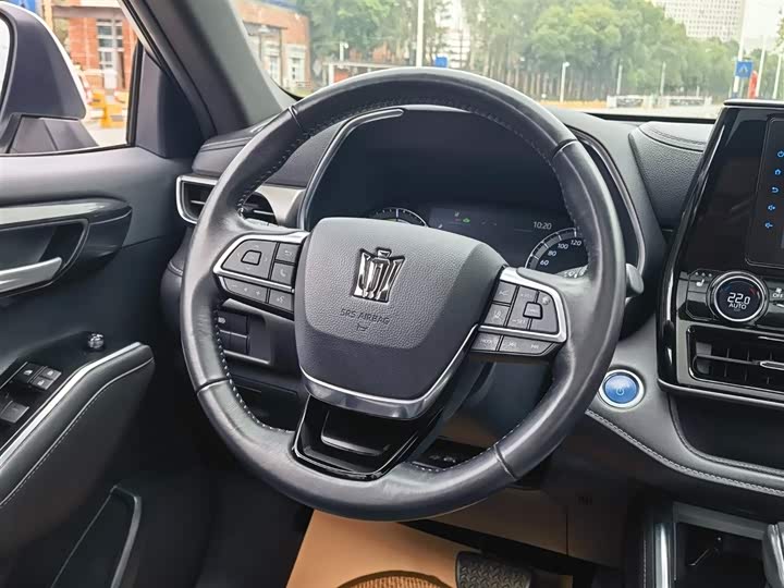 Фото 14 - Toyota Crown Kluger