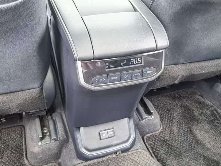 Фото 26 - Toyota Crown Kluger