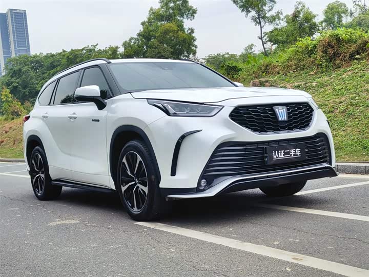 Фото 4 - Toyota Crown Kluger