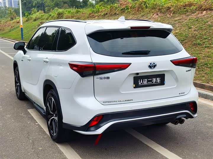 Фото 6 - Toyota Crown Kluger