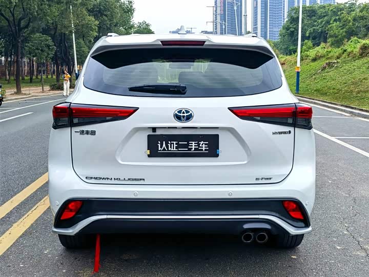 Фото 7 - Toyota Crown Kluger