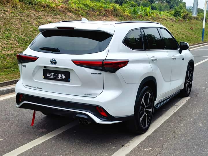 Фото 8 - Toyota Crown Kluger